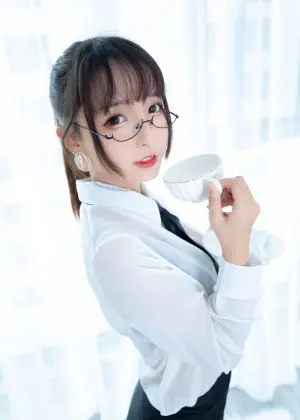 神楽坂真冬  – 第二季 序号29：《ホワイトオフィス》 [150P-316MB]