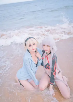 周叽是可爱兔兔  – 黑白贞双人泳衣 [21P-188MB]