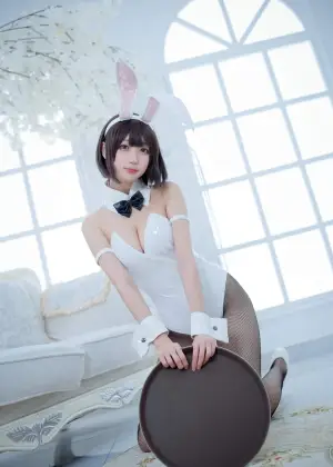 周叽是可爱兔兔  – 加藤惠兔女郎 [32P-346MB]