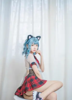 疯猫ss  – VOL.05 个人写真集 蓝发 [26P-122MB]