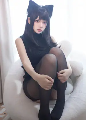 疯猫ss  – 2022新春生日本01 黑毛衣少女 [80P-1.17GB]