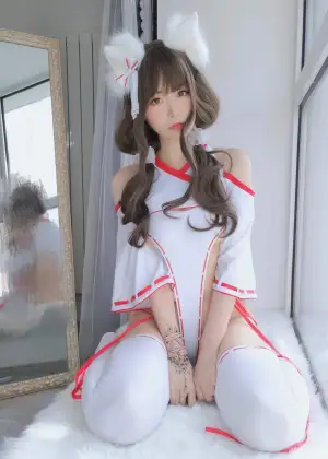 白银81  –  神社饲养的小狐狸 [50P3V-167MB]