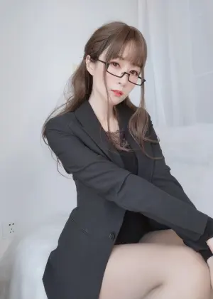 白银81  –  黑西服 [136P7V-931MB]