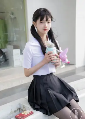 稚乖画册 夜夜 逛街 赤西夜夜双马尾黑丝JK制服 [60P-459MB]