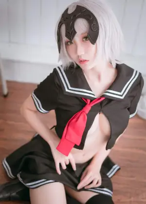 瓜希酱  – 黑贞德 校服 [13P-59.6MB]