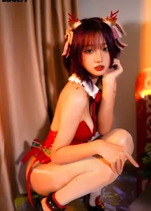 柒柒_Lust77 – 2021圣诞 [58P1V-2.11GB]