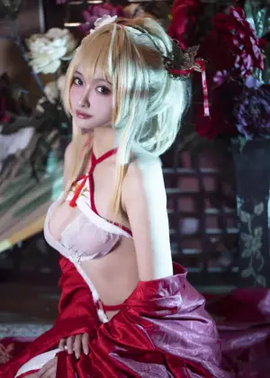 洛璃LoLiSAMA – 光荣凉夜香雪 [36P-435MB]