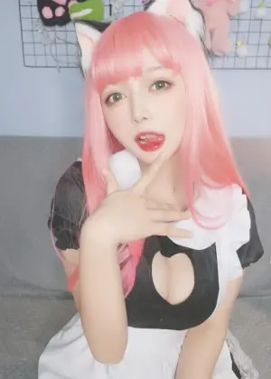 黑猫猫 – 猫女仆自拍 [13P-36.9MB]