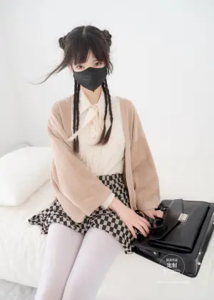 紧急企划 EX-007 见希w 白丝JK制服 [88P1V-3.45GB]