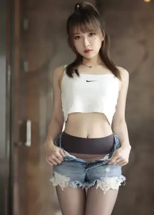 小女巫露娜 – 牛仔小裤裤 [84P-537MB]