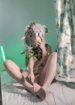 洛桑w伊梓 – 小草神自拍 [29P3V-111MB]