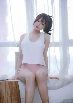 Nyako喵子 – 隣のやばいお姉さん 背心 [78P1V-732MB]