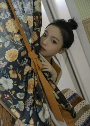 兮嘻嘻 – 任意门 [19P-81.8MB]