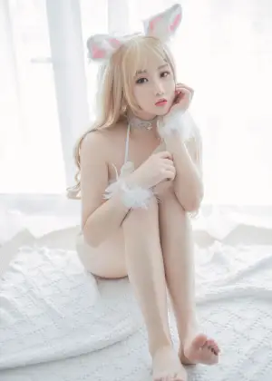 美美丘比酱 – 白色小猫咪 [12P-105MB]