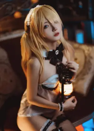 是三不是世 – 万圣节小女仆 [40P-2.61GB]