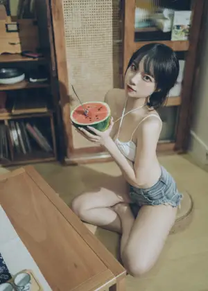 二佐Nisa – 夏日甜蜜(私房西瓜比基尼) [50P-1.3GB]