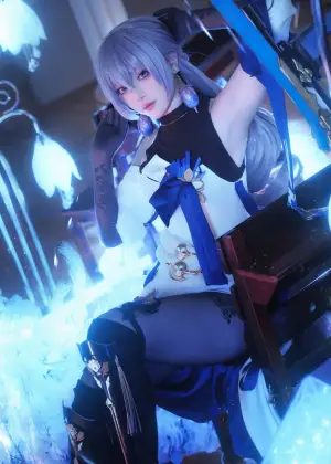 黑龙贯通 – 布洛妮娅 [15P-162MB]