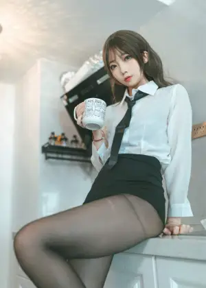 杏仁曲奇 – OL额外时间 [61P-315MB]