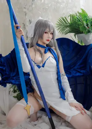 兔胖胖 – 路易九世礼服 [37P-178MB]