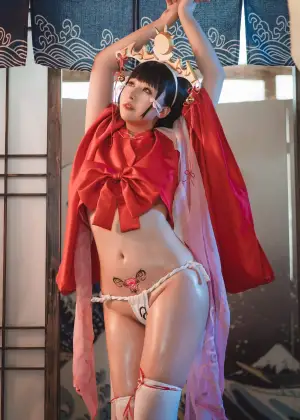 小容仔咕咕咕w – 黑兽巫女辉夜 [32P-487MB]