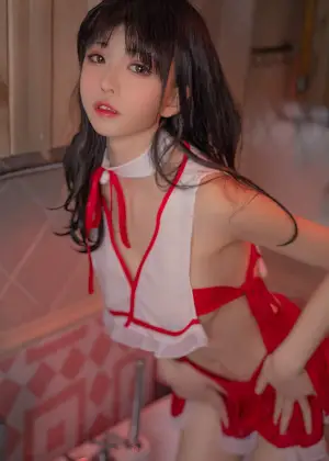可可老师 – 入浴巫女 [32P1V-179MB]