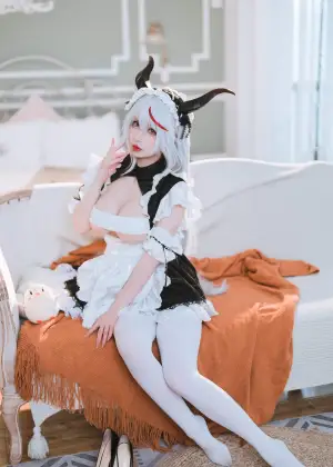 rioko凉凉子 – 妄想航线 港区的龙女仆 [30P-344MB]