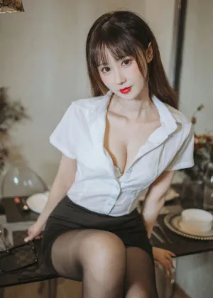 羽生三未 – 黑丝包臀OL [40P-624MB]
