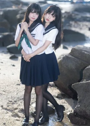 不呆猫&三無人型 – 水手服百合黑丝 [51P1V-1.02GB]