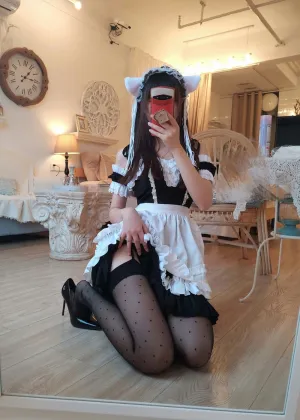 雪琪SAMA – 对镜女仆 [28P2V-618MB]