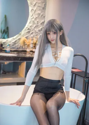 Luisa_零纱纱 – 浴缸湿身黑丝 [23P-424MB]