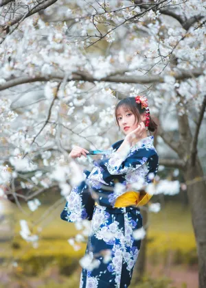 Luisa_零纱纱 – 樱园浴衣 [9P-136MB]