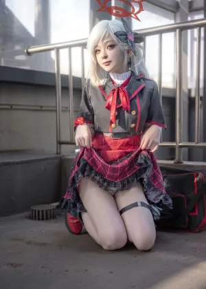 矢量鱼 – 蔚蓝档案 浅黄睦月原皮 [36P-411MB]