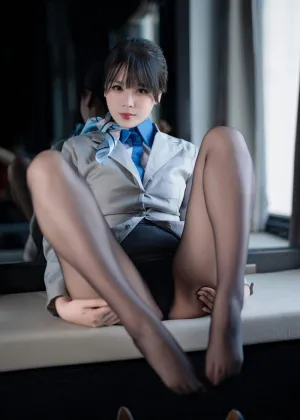 轩萧学姐 – 空姐室内黑丝 [75P1V-524MB]