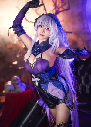 蜜汁猫裘 – 黑天鹅 [74P2V-2.07GB]