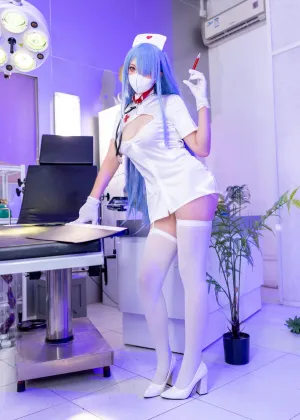 小和甜酒 – 碧蓝航线 伏罗希洛夫护士 [25P2V-233MB]